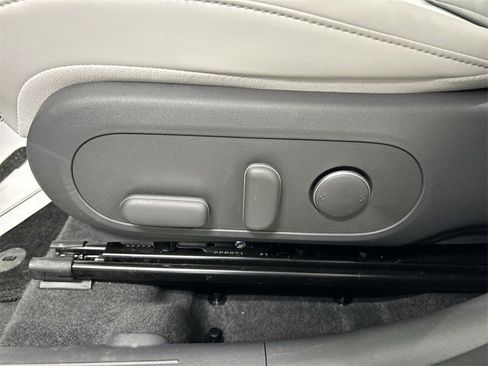 Used 2024 Hyundai Kona Limited image 10