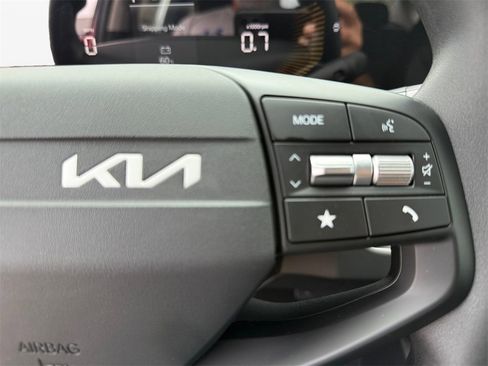 New 2025 Kia K4 LXS image 26