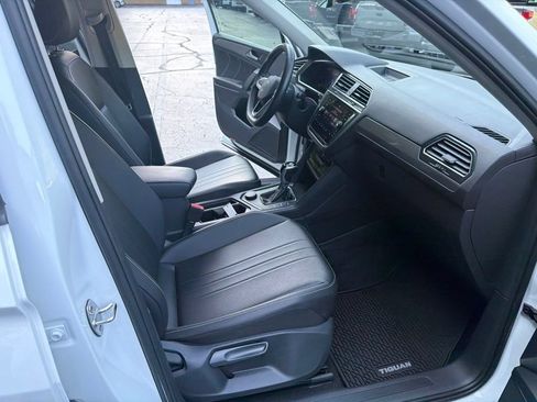 Used 2022 Volkswagen Tiguan SE AWD/4WD image 16