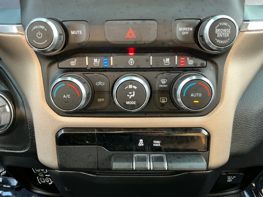Used 2019 RAM 1500 Laramie AWD/4WD image 21