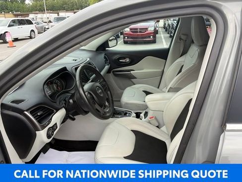 Used 2020 Jeep Cherokee Latitude Plus w/ Travel & Safety Group AWD/4WD image 8