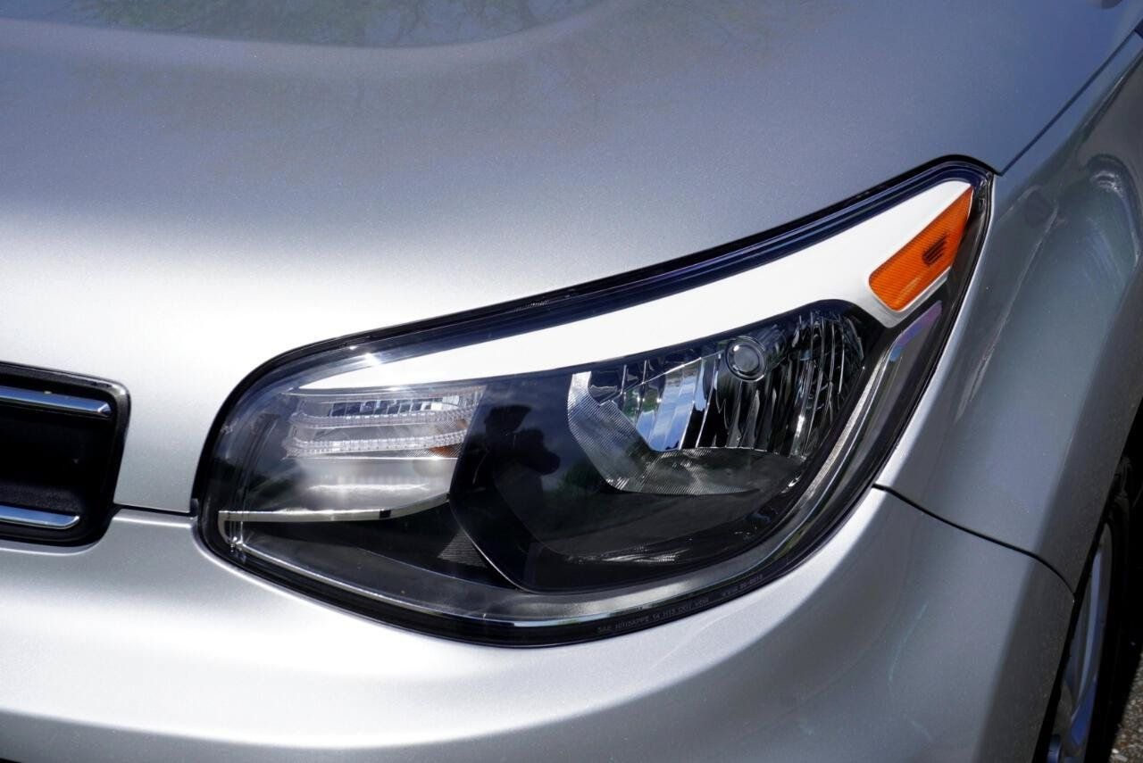 Used 2019 Kia Soul + FWD image 11