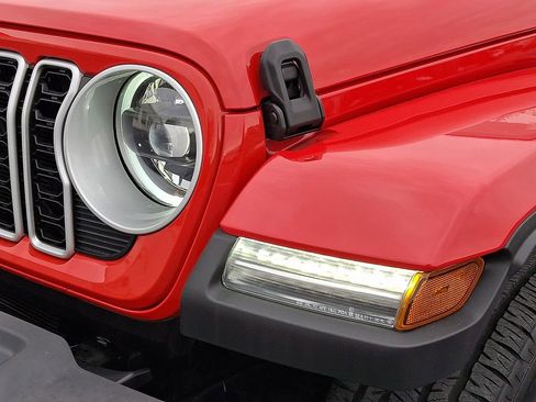 Used 2025 Jeep Wrangler Unlimited Sahara w/ Safety Group AWD/4WD image 12