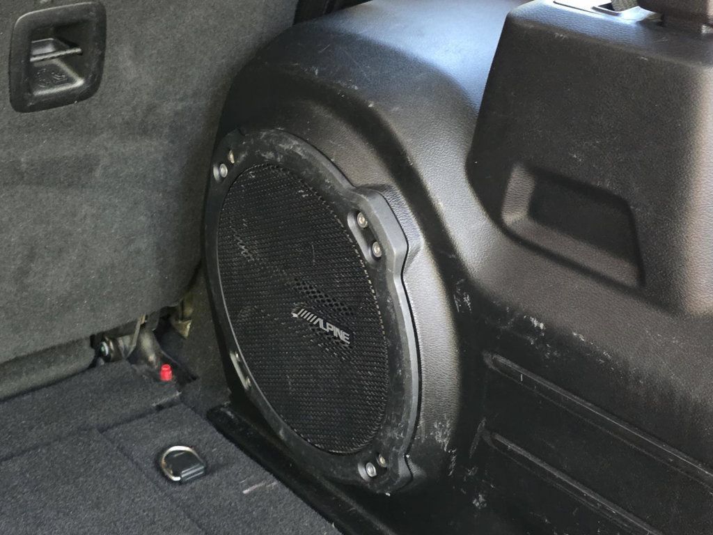 Used 2018 Jeep Wrangler Unlimited Sahara AWD/4WD image 12