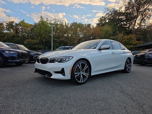 Used 2019 BMW 330i xDrive Sedan w/ Driving Assistance Package image 3