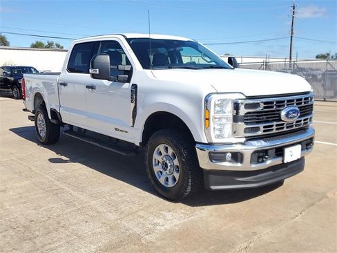 Used 2024 Ford F250 XLT image 2