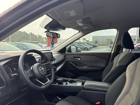 Used 2022 Nissan Rogue SV image 6