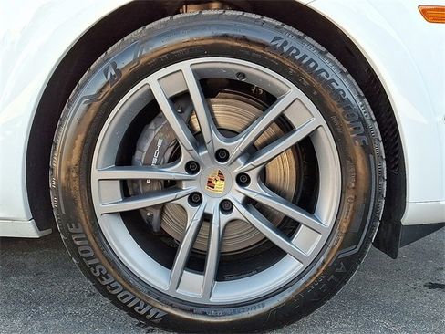 Certified 2025 Porsche Cayenne Coupe image 12