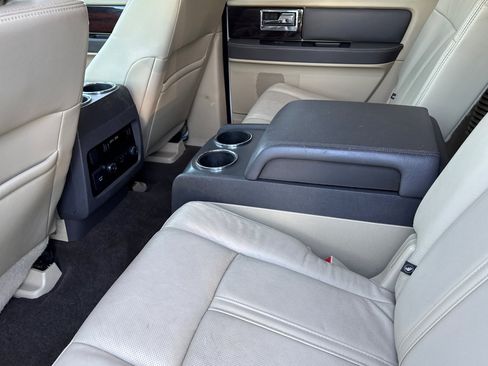 Used 2015 Lincoln Navigator L 4WD w/ Equipment Group 101A Reserve image 12
