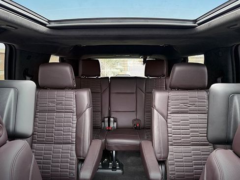 Used 2023 Cadillac Escalade Sport Platinum w/ LPO, ONYX Package image 31