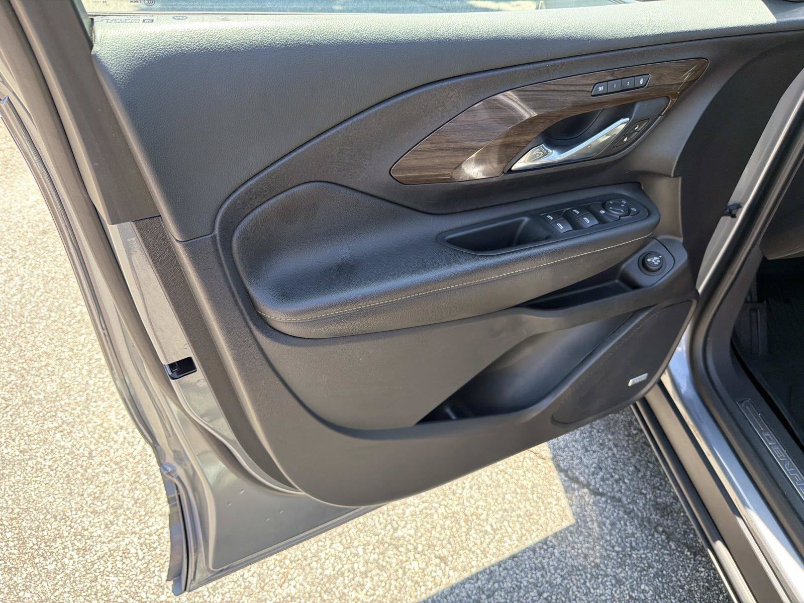 Used 2020 GMC Terrain Denali w/ Denali Premium Package FWD image 12