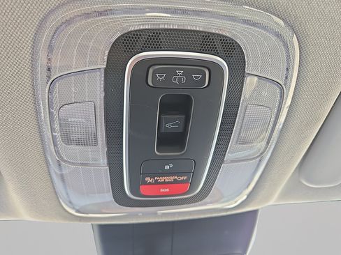 Certified 2025 Hyundai Elantra Limited FWD image 28