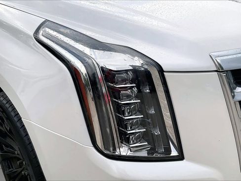 Used 2017 Cadillac Escalade Premium Luxury RWD image 26