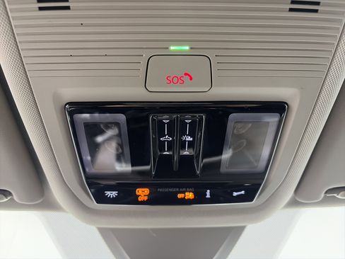 Used 2025 Volkswagen Atlas SEL image 33