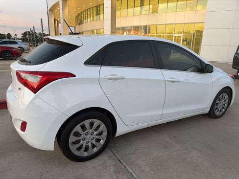 Used 2016 Hyundai Elantra GT image 4