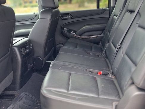 Used 2019 Chevrolet Suburban LT RWD image 17