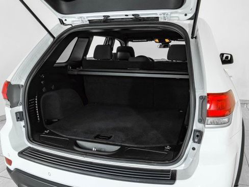 Used 2018 Jeep Grand Cherokee Laredo image 45