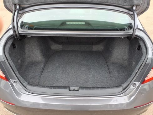 Used 2018 Honda Accord Touring image 6
