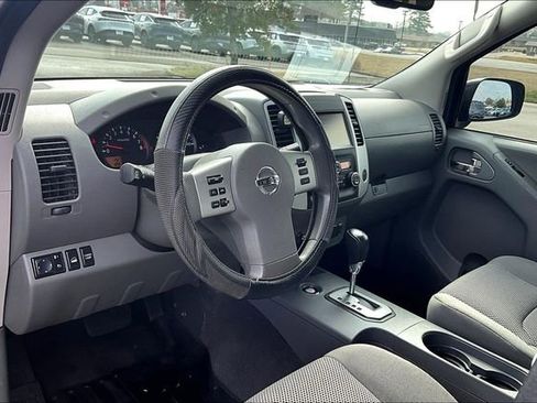 Used 2021 Nissan Frontier SV w/ Midnight Edition Floor Mats image 14