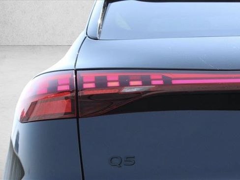 Used 2025 Audi Q5 Premium w/ Convenience Package AWD/4WD image 9