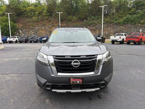 Certified 2024 Nissan Pathfinder Platinum w/ Cargo Package AWD/4WD image 8