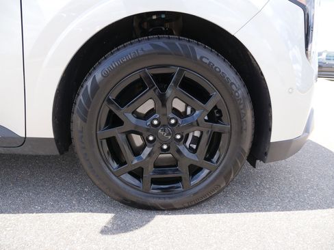 Certified 2025 Kia Carnival SX Prestige image 10