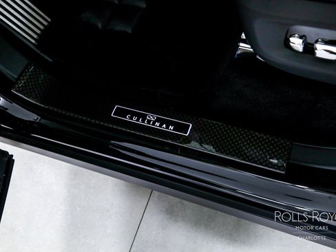 Certified 2024 Rolls-Royce Cullinan Black Badge w/ Dark Exterior Package AWD/4WD image 16