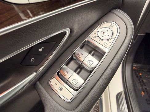 Used 2017 Mercedes-Benz C 300 4MATIC Sedan image 22