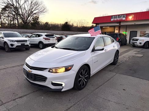 Used 2018 Chevrolet Malibu LT image 1