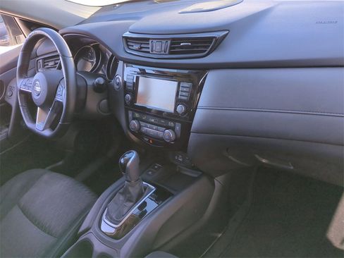 Used 2020 Nissan Rogue SV w/ Sun & Sound Touring Package image 38