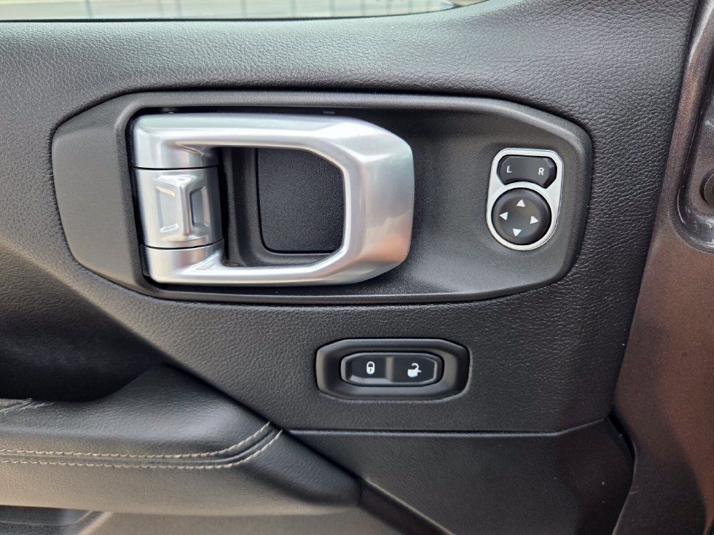 Used 2020 Jeep Wrangler Unlimited Sahara AWD/4WD image 21