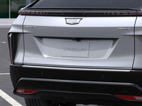 New 2025 Cadillac Lyriq Luxury RWD image 17