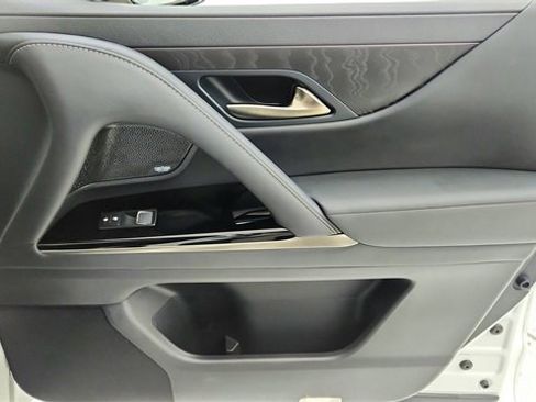 Used 2023 Lexus LX 600 4WD w/ Luxury Package image 23