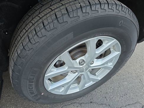 Used 2023 Jeep Grand Cherokee Limited AWD/4WD image 32