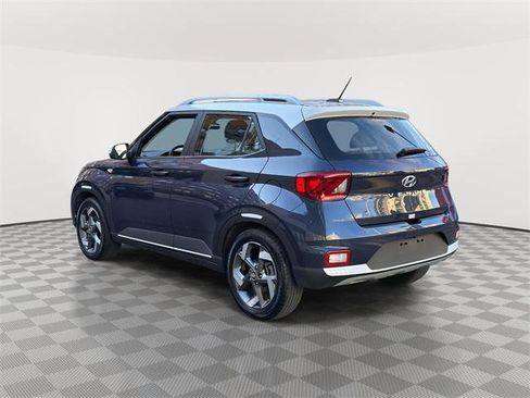 Certified 2025 Hyundai Venue Limited image 5