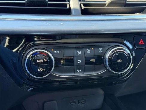 Certified 2025 Chevrolet Trax LT image 26