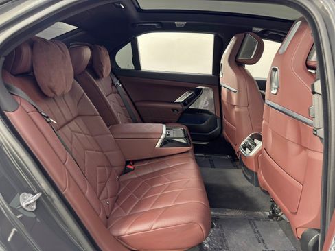 Used 2024 BMW i7 eDrive50 w/ M Sport Package image 48