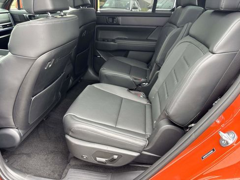 Used 2025 Hyundai Santa Fe Calligraphy AWD/4WD image 7