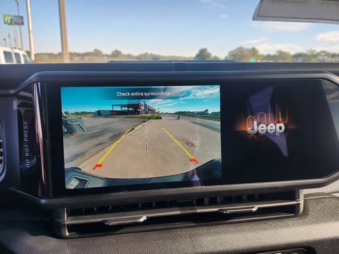 New 2025 Jeep Gladiator Sport image 16