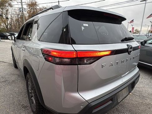 Used 2024 Nissan Pathfinder SV image 14