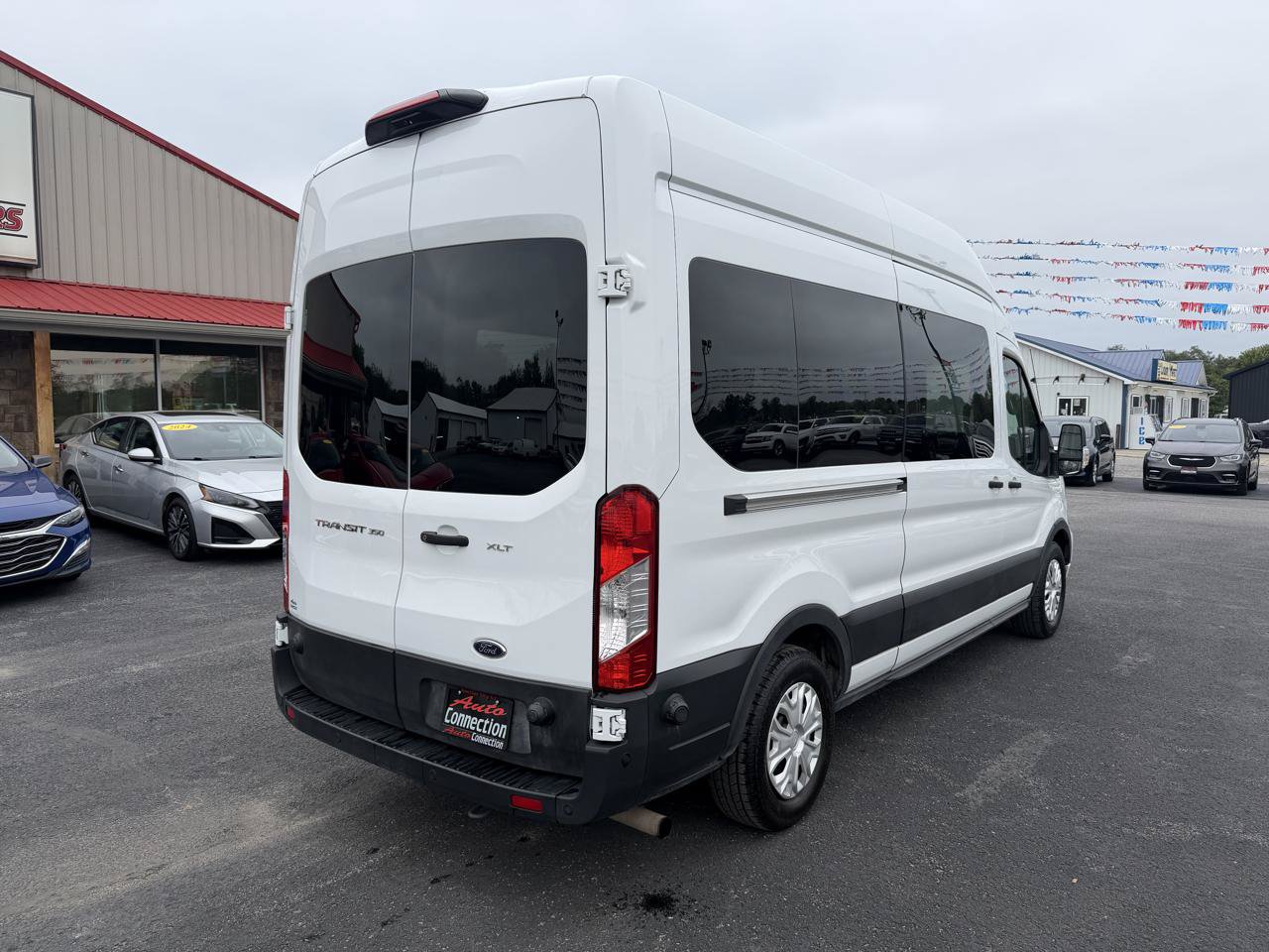 Used 2024 Ford Transit 350 XLT RWD image 4