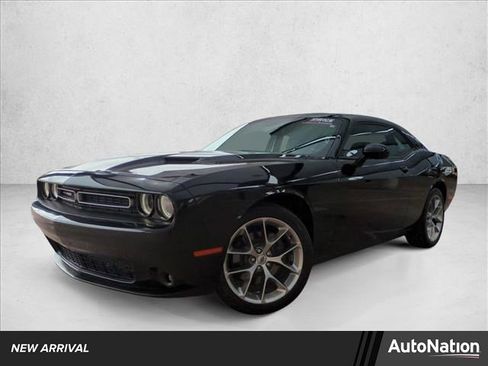 Used 2020 Dodge Challenger SXT w/ Plus Package image 1