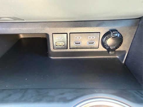 Used 2022 Toyota Highlander LE AWD/4WD image 25