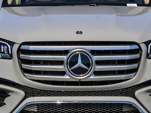 New 2026 Mercedes-Benz GLS 580 4MATIC image 7