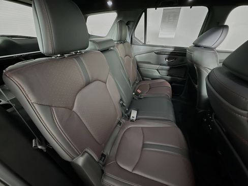 Used 2025 Honda Pilot Black Edition image 36