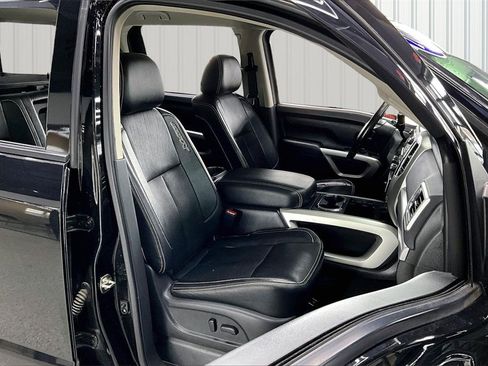 Used 2018 Nissan Titan PRO-4X image 29