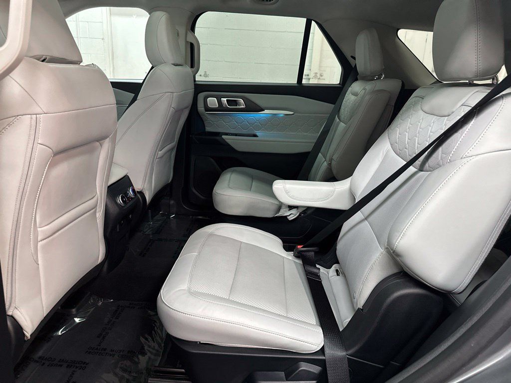Used 2025 Ford Explorer Platinum w/ Ultimate Package AWD/4WD image 22