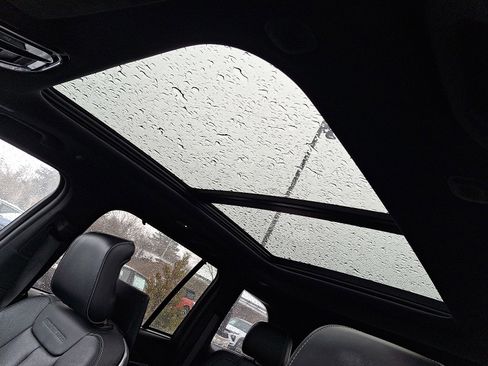 Used 2023 Jeep Grand Cherokee Overland w/ Luxury Tech Group IV image 15