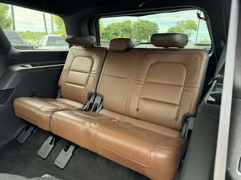 Used 2023 Lincoln Navigator Reserve w/ Monochromatic Package AWD/4WD image 13
