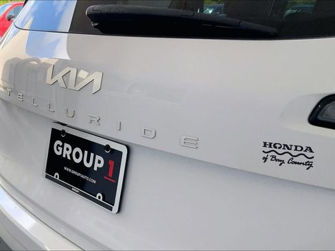 Used 2023 Kia Telluride EX w/ EX Captain's Chair Package FWD image 10